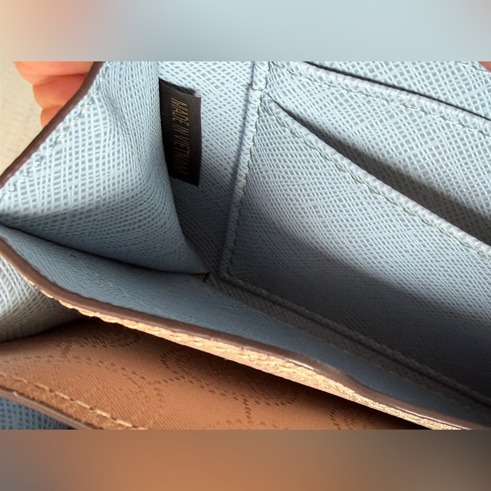 Michael Kors Light Blue Accordion Saffiano Crosshatch Leather Wallet Wristlet - Picture 9 of 9